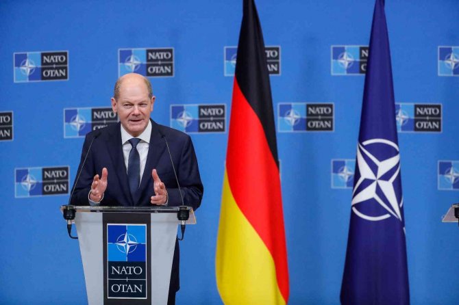 Almanya Başbakanı Scholz, Nato’yu Ziyaret Etti