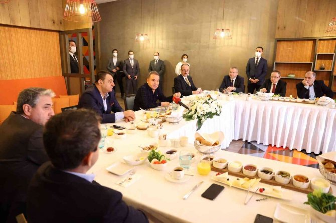 Başkan Böcek Turizmcilere Lara-kundu Turizm Yolu Projesini Anlattı