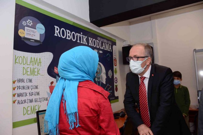 Rektör Uzun, 1979 Yılında Mezun Olduğu Ortaokuldaki Açılışa Katıldı