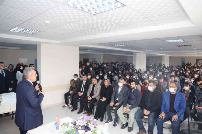 Başkan Beyazgül, Öğrencilerle Bir Araya Geldi