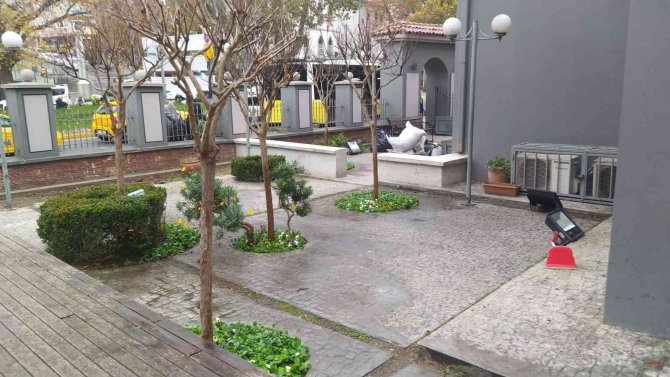 Beyoğlu Çiçeklerle Donatılıyor