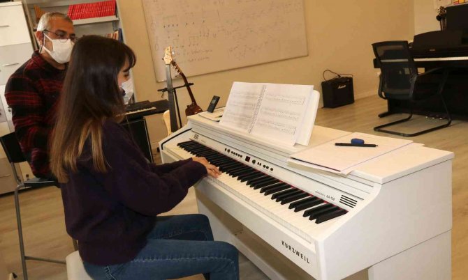 Gençler Çankaya’da Sanat Eğitimi Alıyor