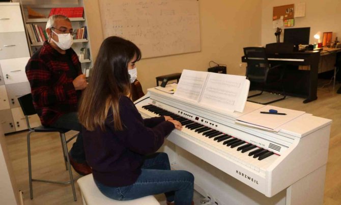 Gençler Çankaya’da Sanat Eğitimi Alıyor