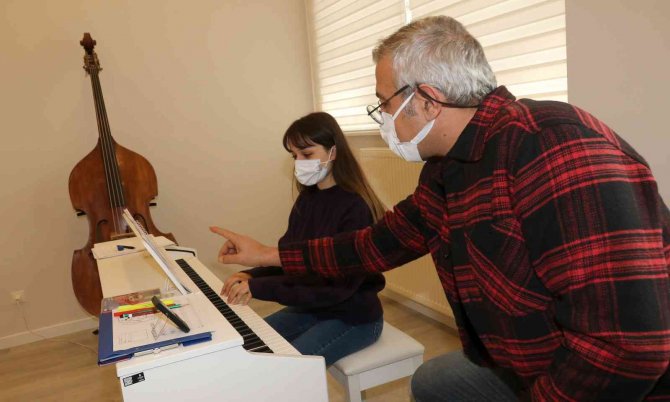 Gençler Çankaya’da Sanat Eğitimi Alıyor
