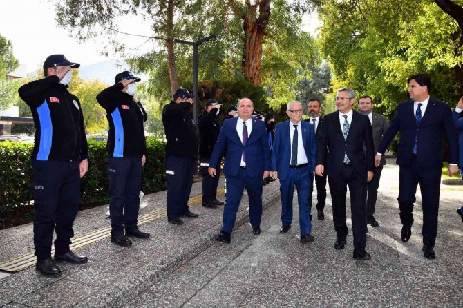 Chp Genel Başkan Yardımcısı Salıcı, Başkan Karaca’ya Ziyarette Bulundu