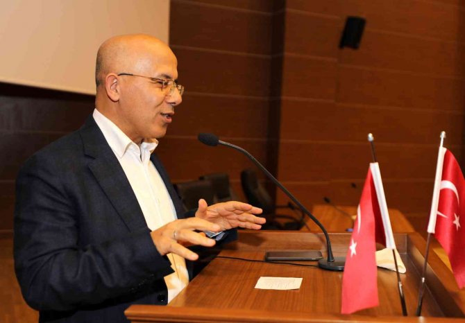 Dekan Akbaş’tan "Akademisyenlik" Tavsiyesi