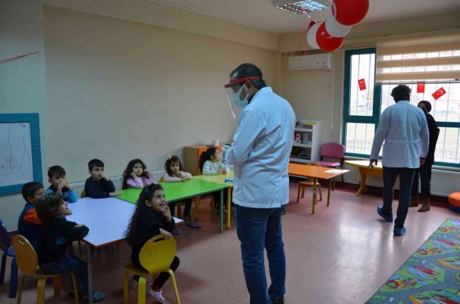 Diyarbakır’da Miniklere Diş Sağlığı Eğitimi