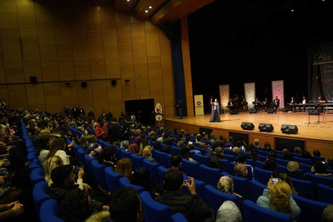 Melihat Gülses Kulakların Pasını Sildi