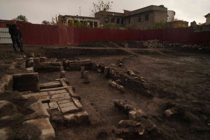Diyarbakır’da Tarihi Yapıda Su Kuyusu Ve Künkler Bulundu