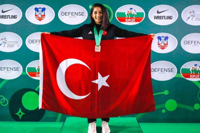 Milli Güreşçi Mehlika Öztürk, Malatya İ̇dmanyurdu’na Transfer Oldu