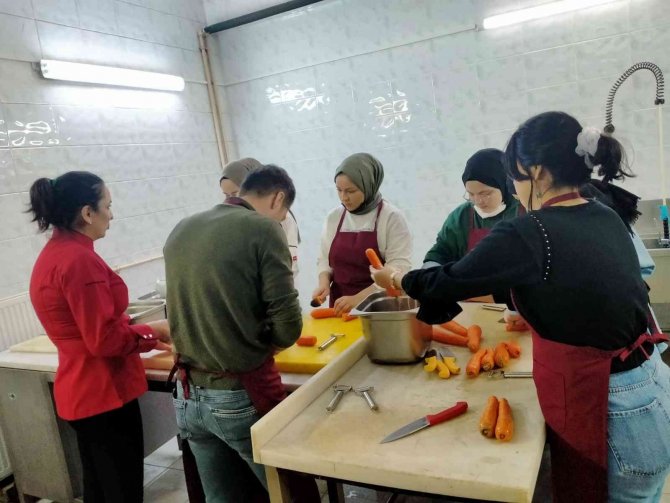 Yemek Kursu Yoğun İlgi Görüyor
