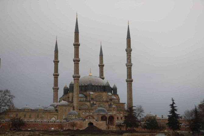 Edirne’de Sağanak Yağış Etkili Oluyor