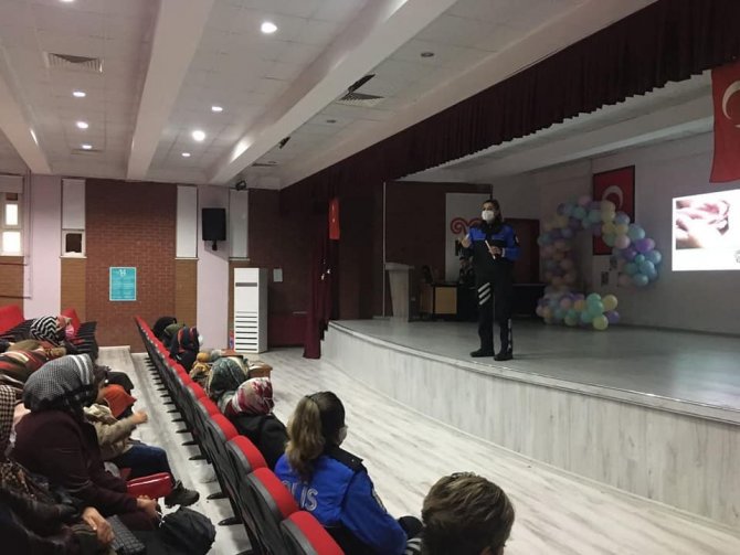 Elazığ’da ’Bilinçli Kadın Bilinçli Gelecek’ Ve ’En İ̇yi Narkotik Polisi Anne’ Projesi