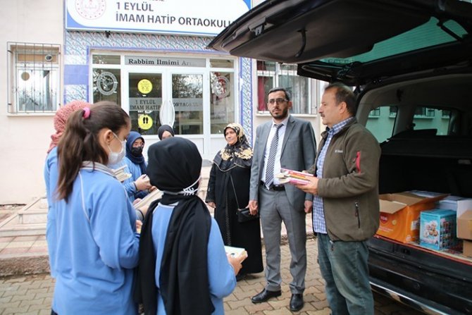 13 Yılda 72 Bin Kitap Dağıttı