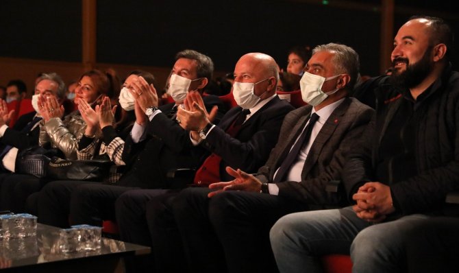 Ebb Şehir Tiyatrosu’ndan Dev Bir Yapıt Daha: “Bir Bayram Sabahı”