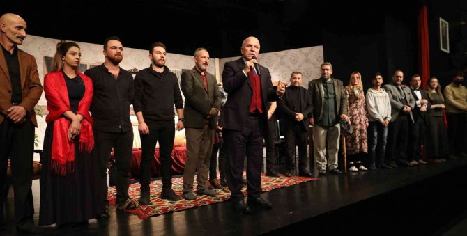 Ebb Şehir Tiyatrosu’ndan Dev Bir Yapıt Daha: “Bir Bayram Sabahı”