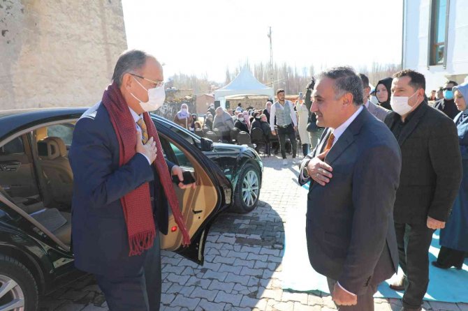 Yıldırım Düşmesi Sonucu Hasar Gören Yeşilyurt Cami Yeniden Yapıldı
