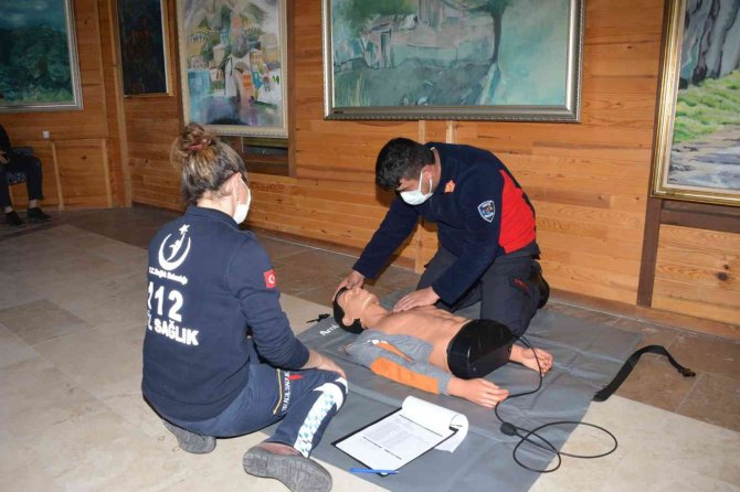 Gediz’de İtfaiye Ve Trafik Personeline İlk Yardım Eğitimi