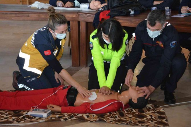 Gediz’de İtfaiye Ve Trafik Personeline İlk Yardım Eğitimi