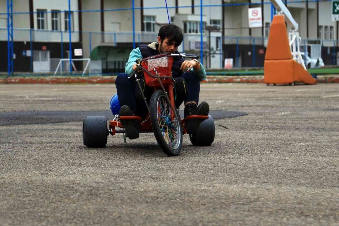 Drift Yapmak İçin Kendi Araçlarını Tasarladılar