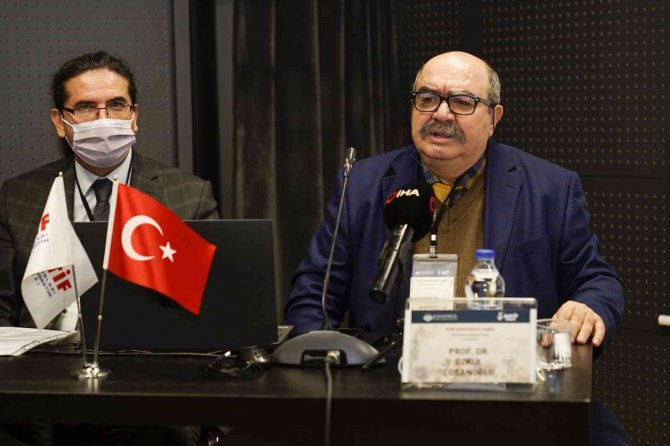 Prof. Dr. Çobanoğlu: "Aktarlar Da Diplomalı Olmalı"