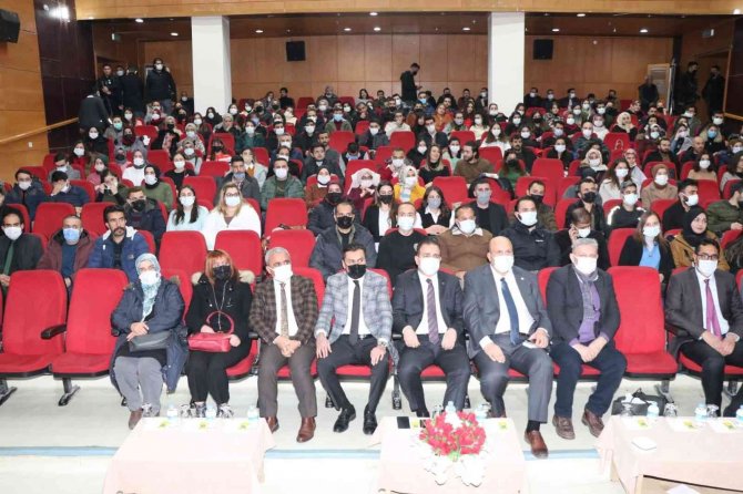 Hakkari’de ’21. Yüzyılda Öğretmen Olmak’ Semineri