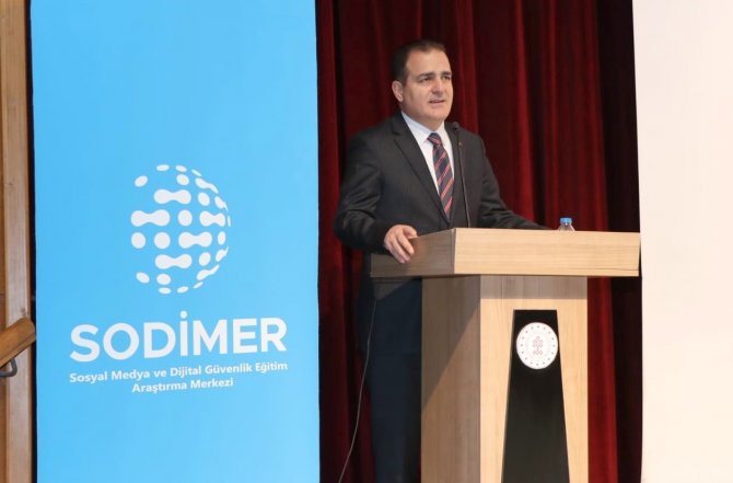 Hakkari’de ’21. Yüzyılda Öğretmen Olmak’ Semineri