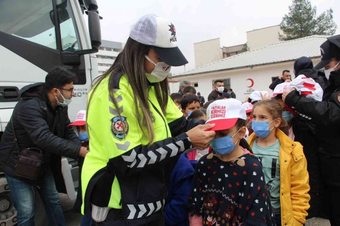 Mobil Trafik Eğitim Tırı Batman’da Öğrencilerle Buluştu