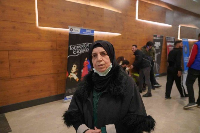 Melihat Gülses Kulakların Pasını Sildi