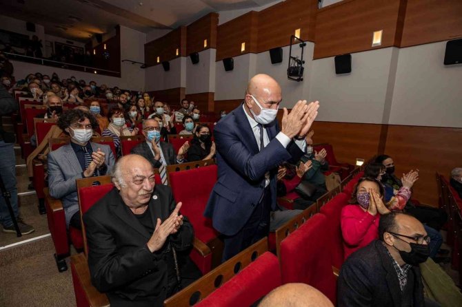 İ̇zmir Şehir Tiyatroları İkinci Oyunu İle Seyirci Karşısında