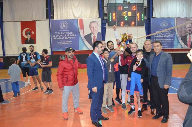 Kahta’da Öğretmenler Voleybol Turnuvası Sona Erdi