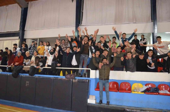 Kahta’da Öğretmenler Voleybol Turnuvası Sona Erdi