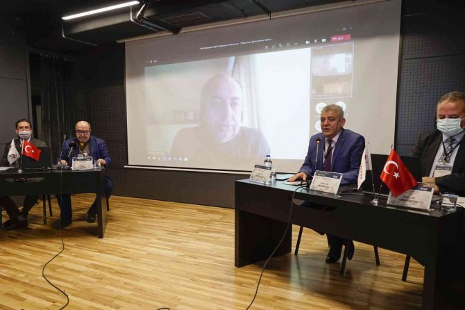 Prof. Dr. Çobanoğlu: "Aktarlar Da Diplomalı Olmalı"