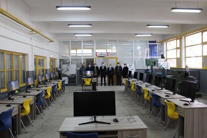 Meslek Lisesi’ne Cnc Simülasyon Ve Hidrolik Pnömatik Laboratuvarı Kuruldu