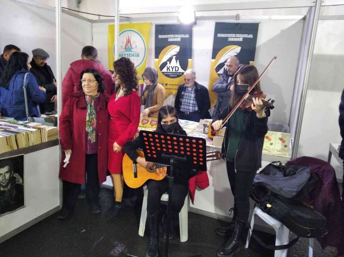 Kitap Fuarında Müzik Dinletisi