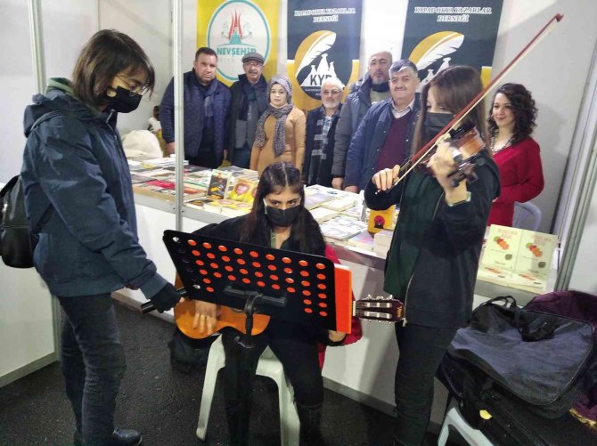 Kitap Fuarında Müzik Dinletisi