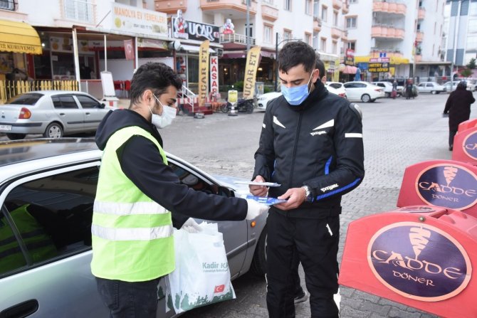 Osmaniye’de Belediyesi Vatandaşlara Maske Dağıttı
