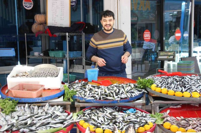 Aydın’da Balık Tezgahlarının Yıldızı ’Hamsi’ Oldu