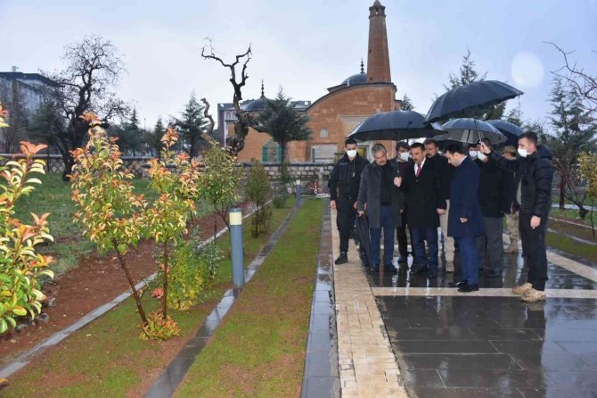 Siirt Valisi Hacıbektaşoğlu, Millet Bahçesinde Çalışmaları İnceledi