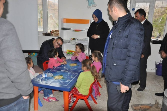 Şirvan Kaymakamı Hasar, Köy Okullarında Öğrencilerle Bir Araya Geldi