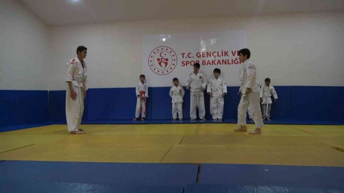 Tatvan’da Minik Judocular Yetişiyor