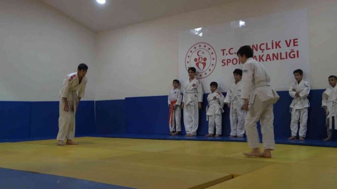 Tatvan’da Minik Judocular Yetişiyor