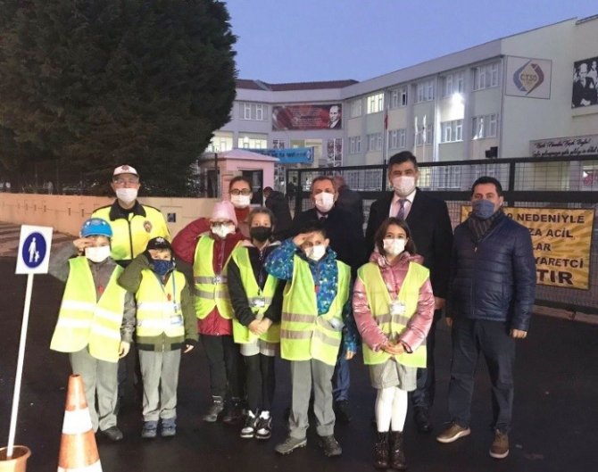 Küçük Öğrenciler Trafik Polisi Oldu