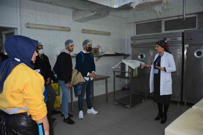 Öğrenciler Yedikleri Yemeklerin Nasıl Piştiğini Gördü