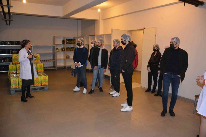 Öğrenciler Yedikleri Yemeklerin Nasıl Piştiğini Gördü