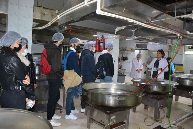 Öğrenciler Yedikleri Yemeklerin Nasıl Piştiğini Gördü