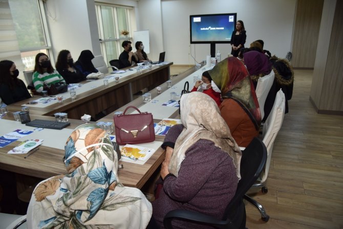 Kadınlara, ’Kadın Hakları Ve Sağlığı’ Konusunda Seminer Verildi