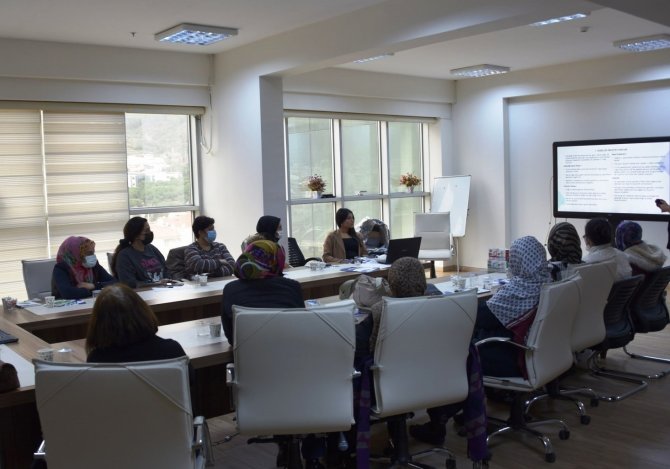 Kadınlara, ’Kadın Hakları Ve Sağlığı’ Konusunda Seminer Verildi