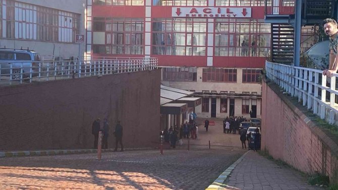 Hastane Acilinde Oksijen Tüpü Patladı: 1’i Hemşire, 2 Yaralı