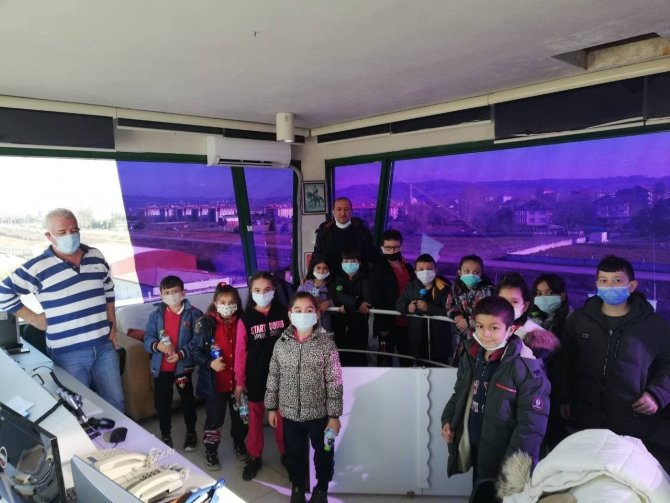 İ̇lkokul Öğrencileri, Havalimanını Gezip Yolcu Uçağını İnceledi